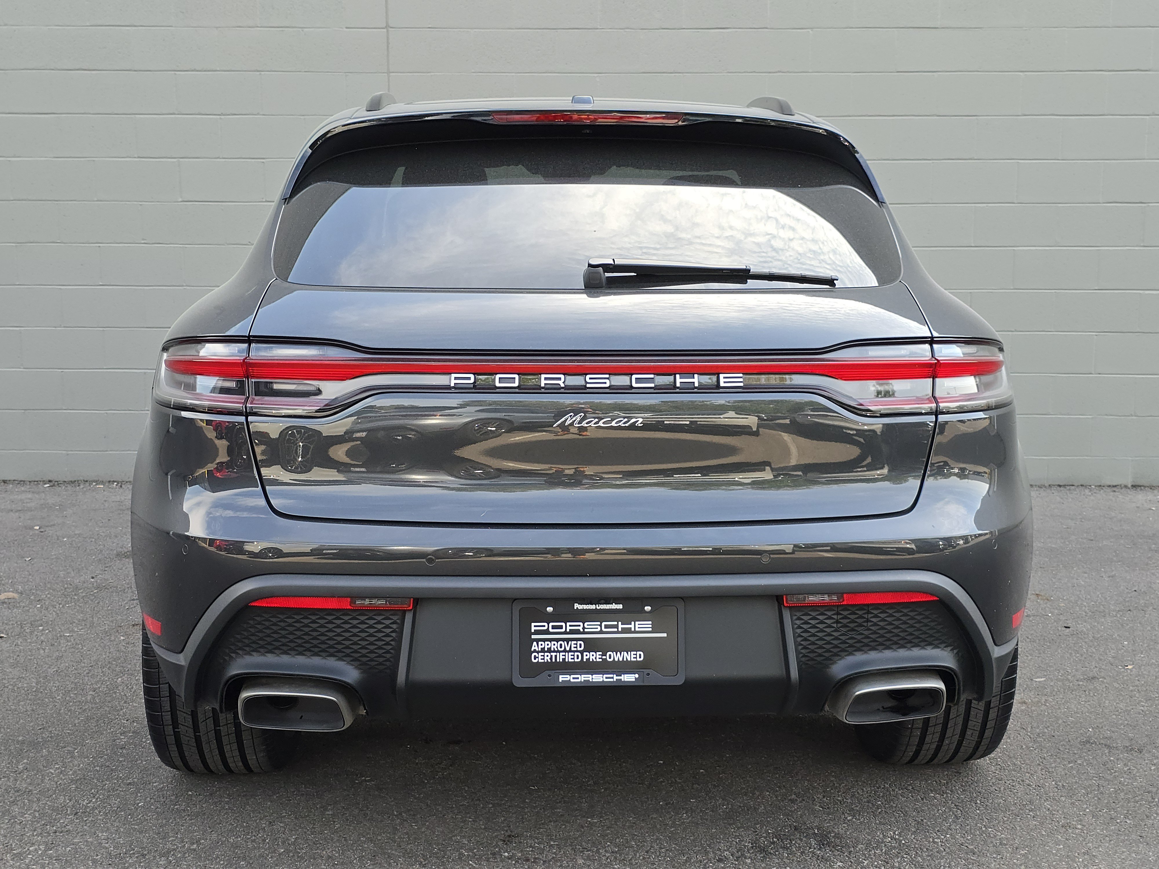 Certified 2025 Porsche Macan AWD/4WD image 8