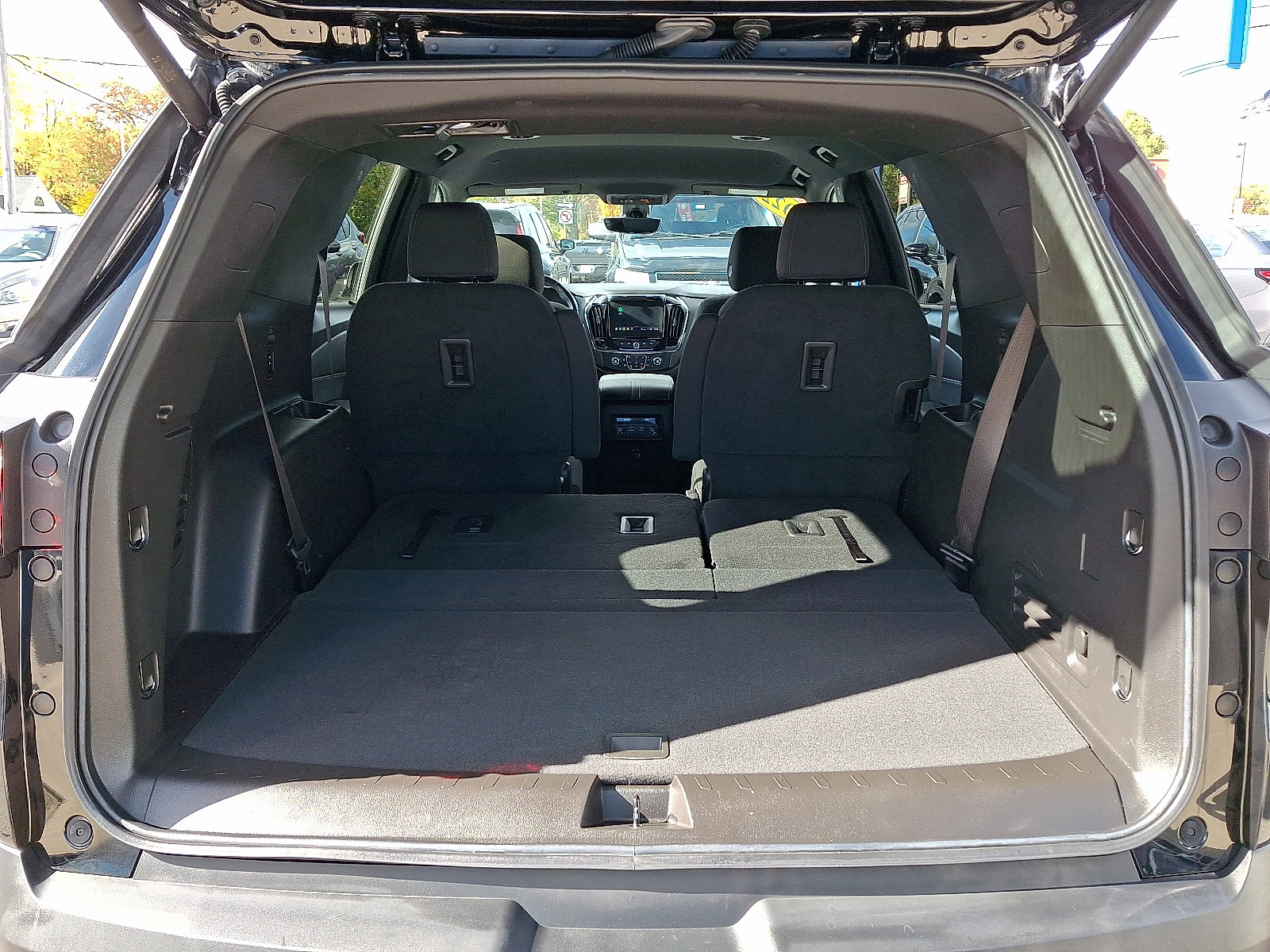 Used 2022 Chevrolet Traverse LT image 34