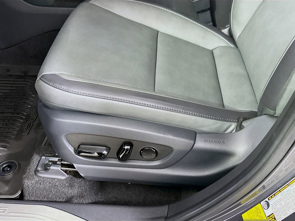 Used 2023 Lexus RZ 450e Premium w/ Accessory Package (A2) image 9