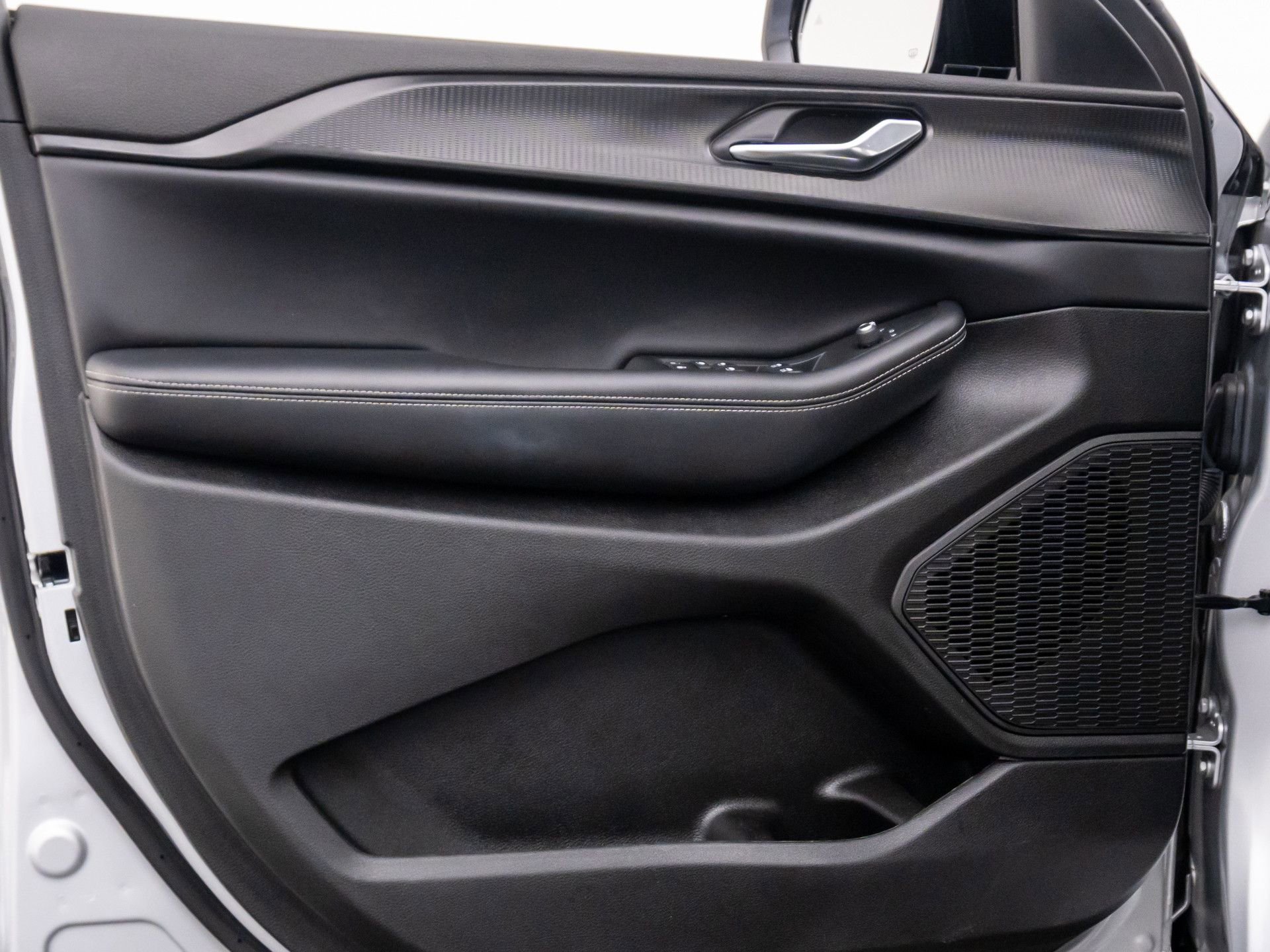 Used 2024 Jeep Grand Cherokee Altitude image 14