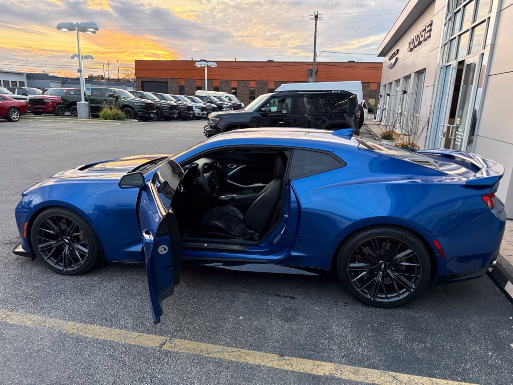Used 2018 Chevrolet Camaro ZL1 RWD image 4