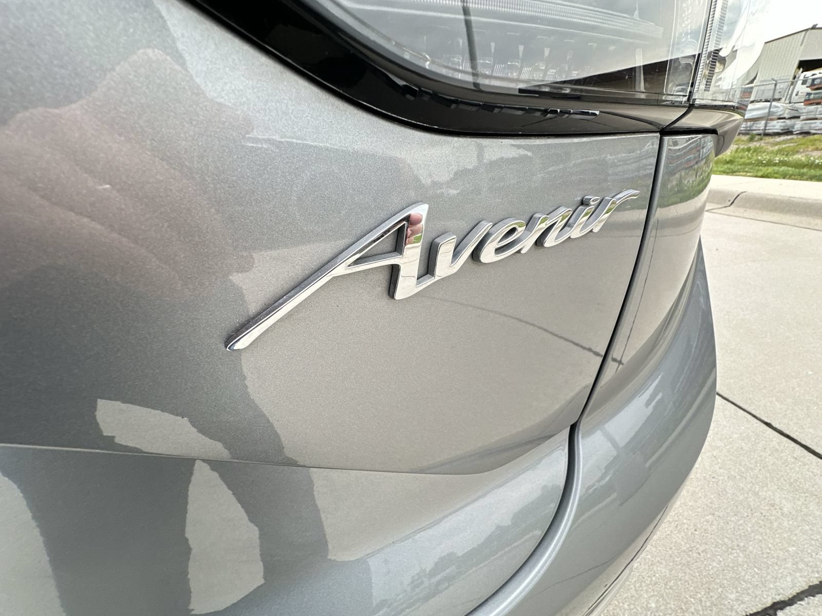Certified 2025 Buick Envision Avenir AWD/4WD image 32