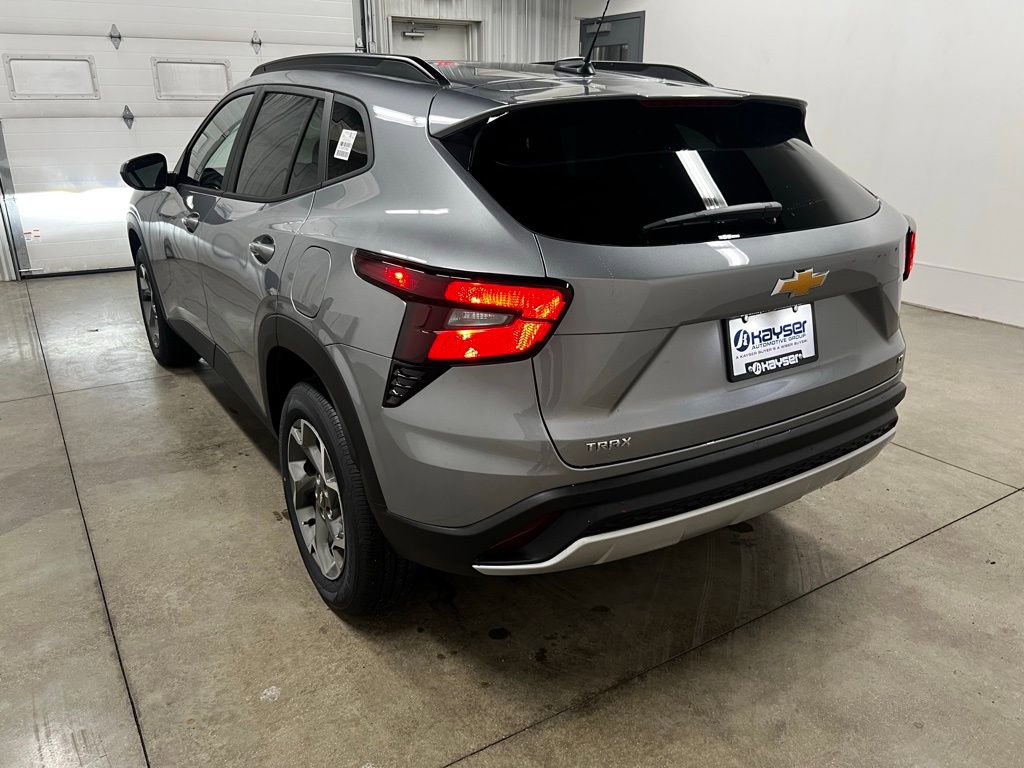 New 2026 Chevrolet Trax LT w/ Driver Confidence Package image 8