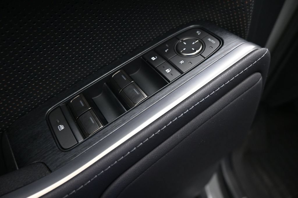 Used 2025 Lexus GX 550 AWD/4WD image 11