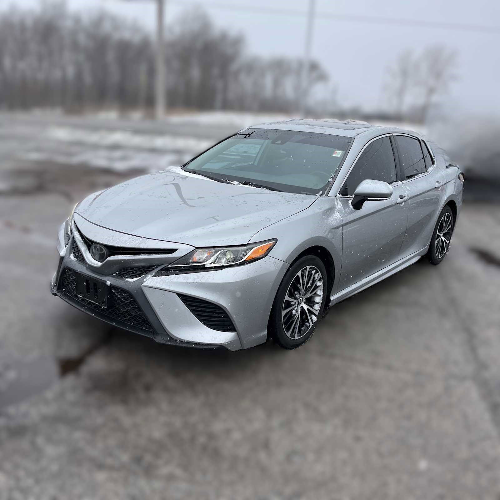 Used 2019 Toyota Camry SE image 4