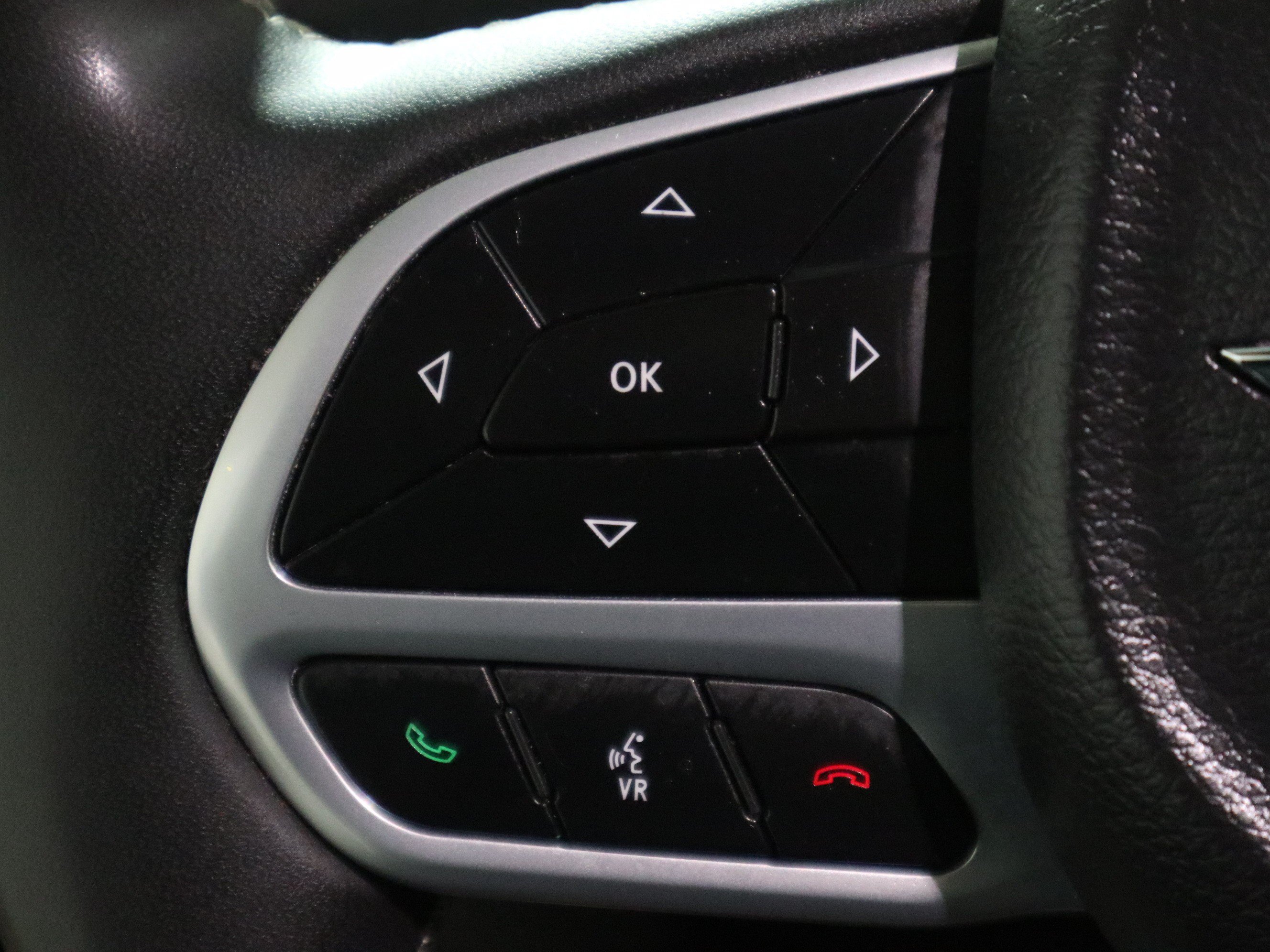 Used 2023 Chrysler Pacifica Touring-L image 28