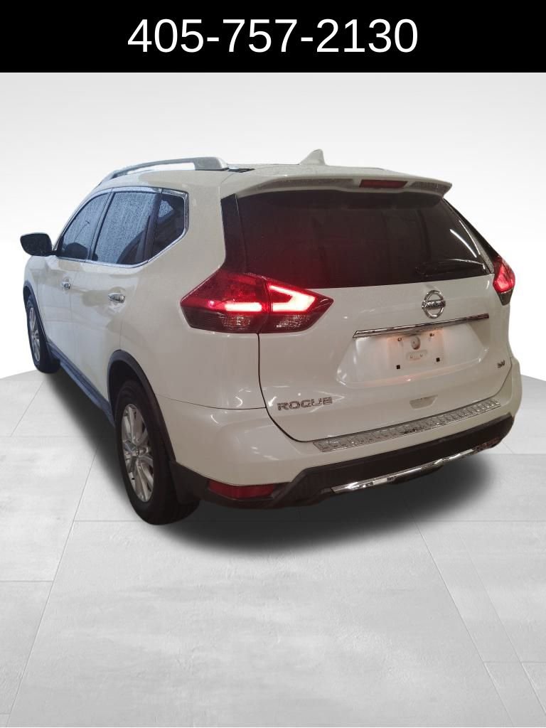 Used 2018 Nissan Rogue SV image 3