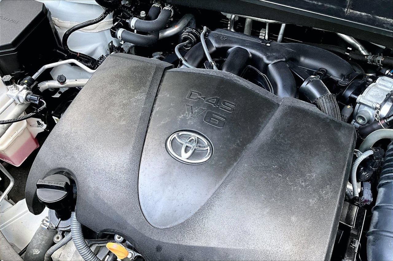 Used 2020 Toyota Highlander XLE FWD image 32