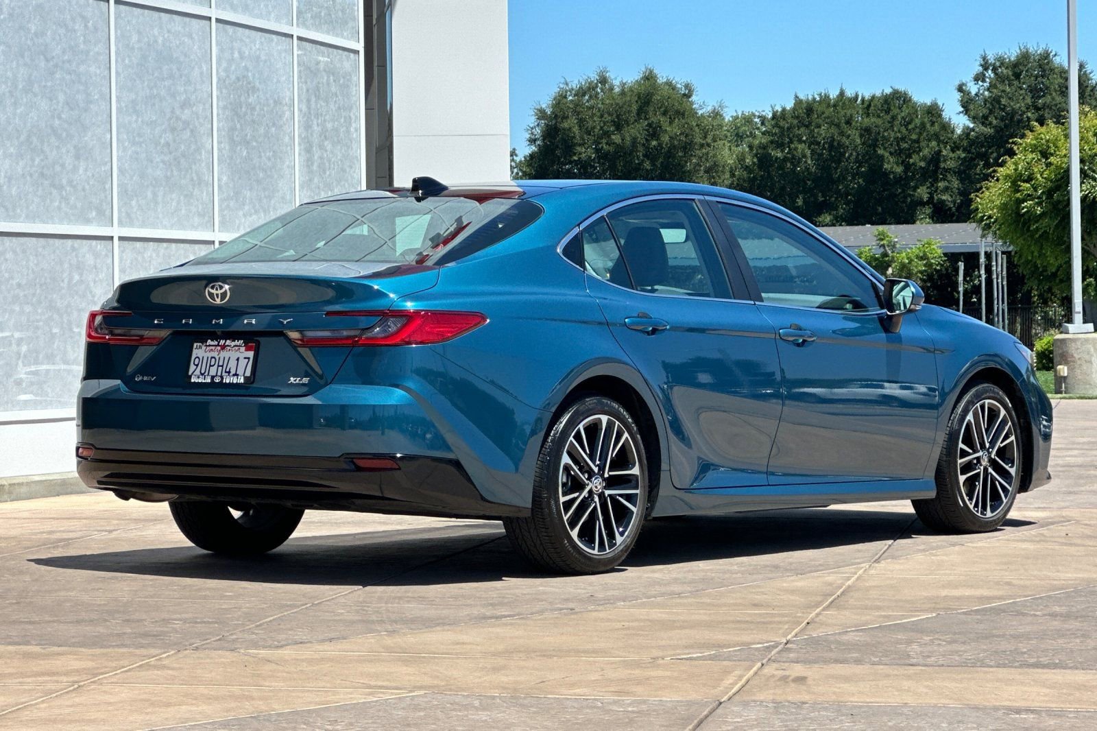 Used 2025 Toyota Camry XLE w/ Premium Package FWD image 4