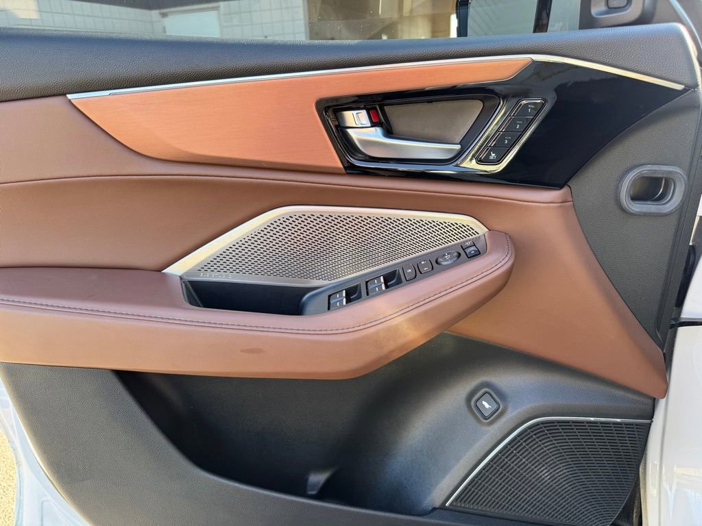 Used 2023 Acura MDX SH-AWD w/ Technology Package image 11