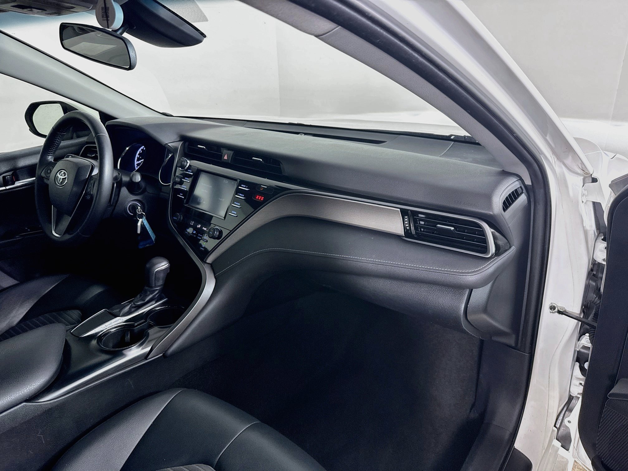 Used 2019 Toyota Camry SE FWD image 34