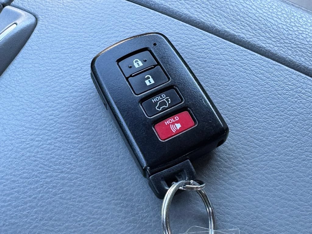 Used 2019 Toyota Highlander XLE FWD image 36