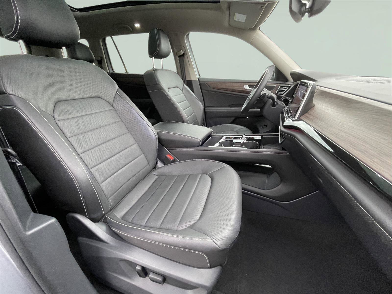 Used 2025 Volkswagen Atlas SEL image 23