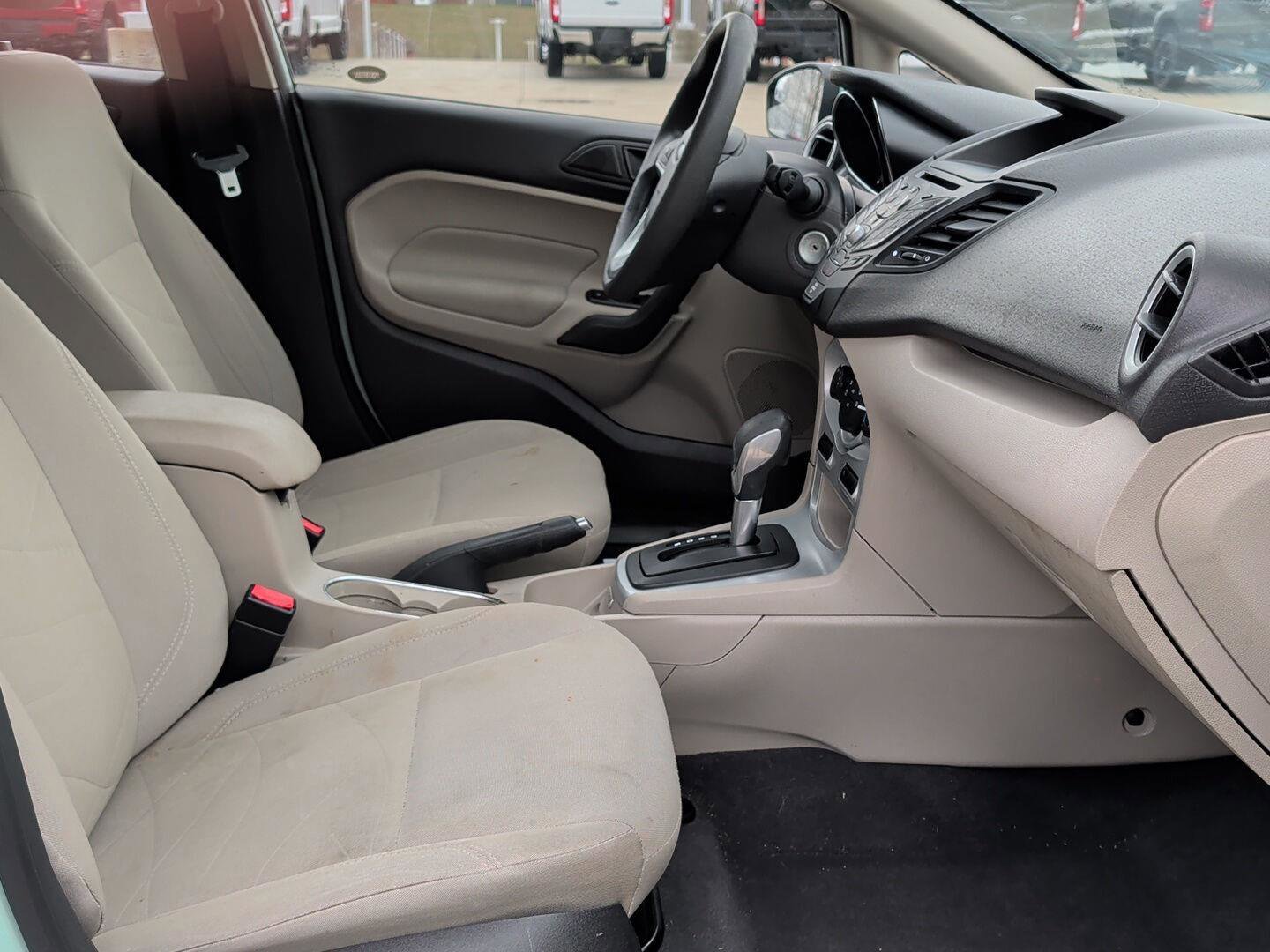 Used 2017 Ford Fiesta SE image 29