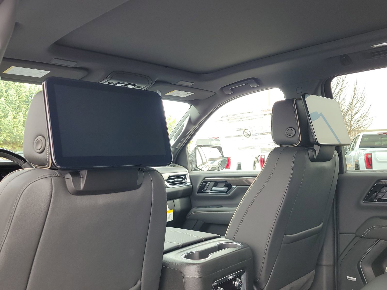 New 2026 GMC Yukon XL Elevation w/ Elevation Premium Package AWD/4WD image 8