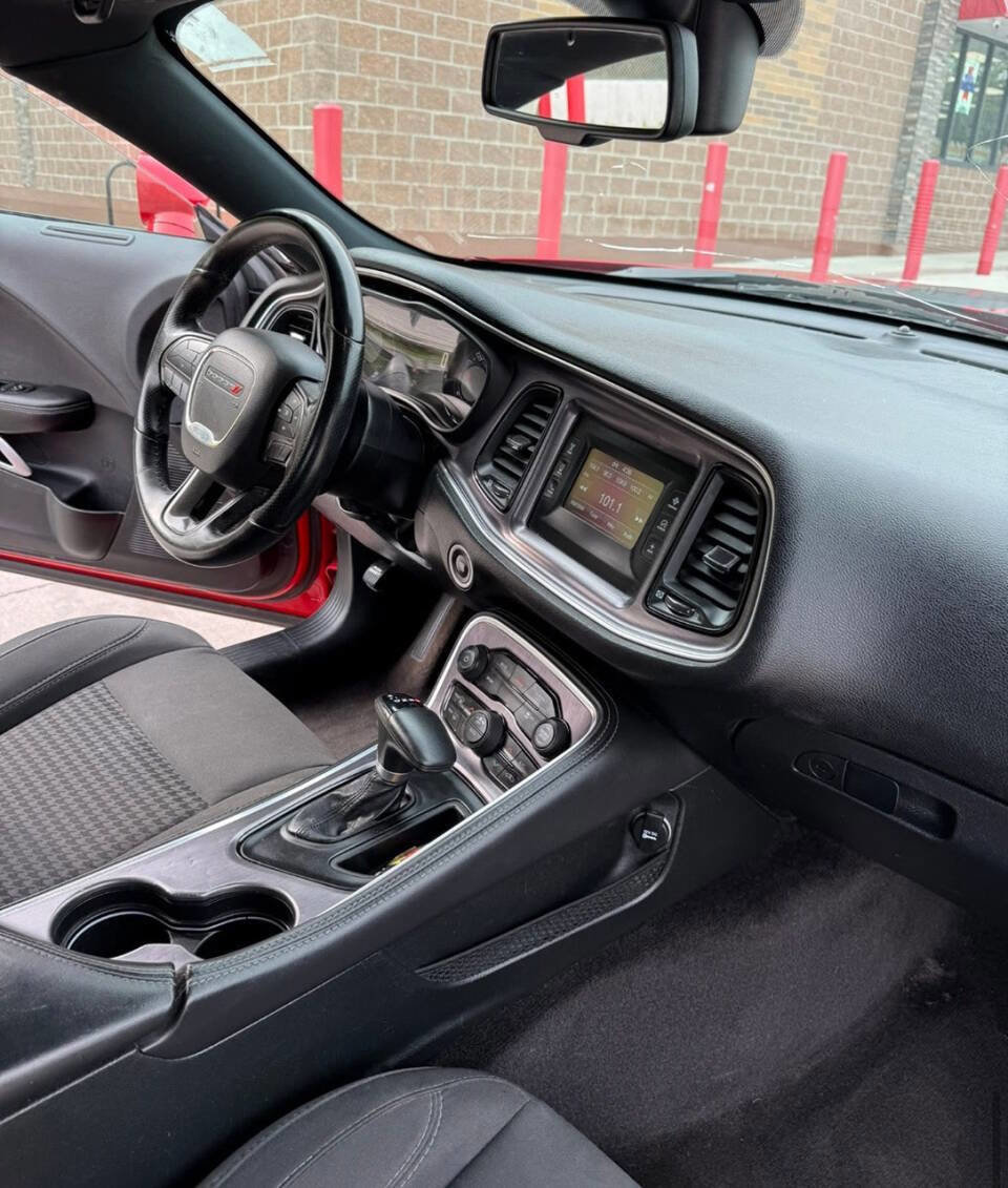 Used 2017 Dodge Challenger SXT w/ Blacktop Package image 9