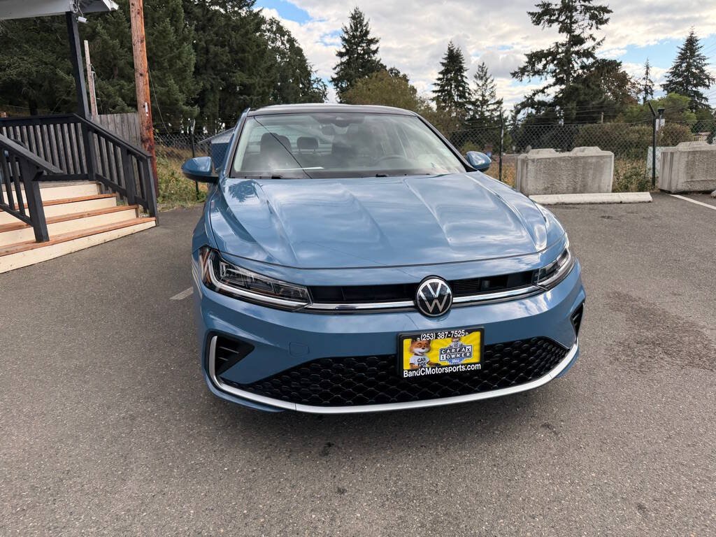 Used 2025 Volkswagen Jetta SE FWD image 19