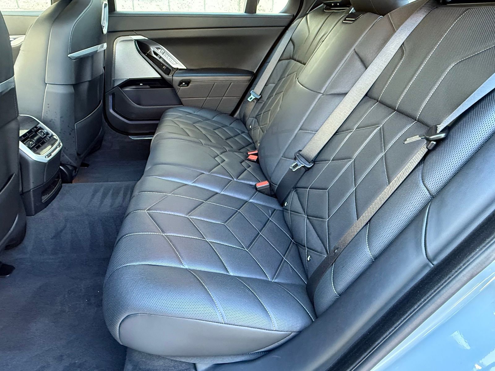 Used 2025 BMW i7 eDrive50 w/ M Sport Package image 33