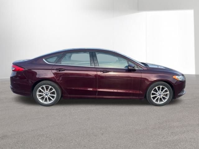 Used 2017 Ford Fusion SE image 3