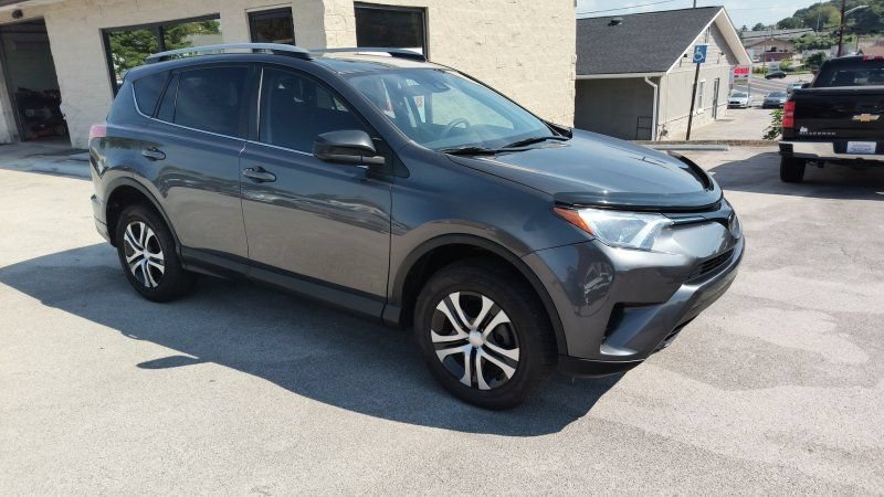 Used 2018 Toyota RAV4 LE FWD image 7