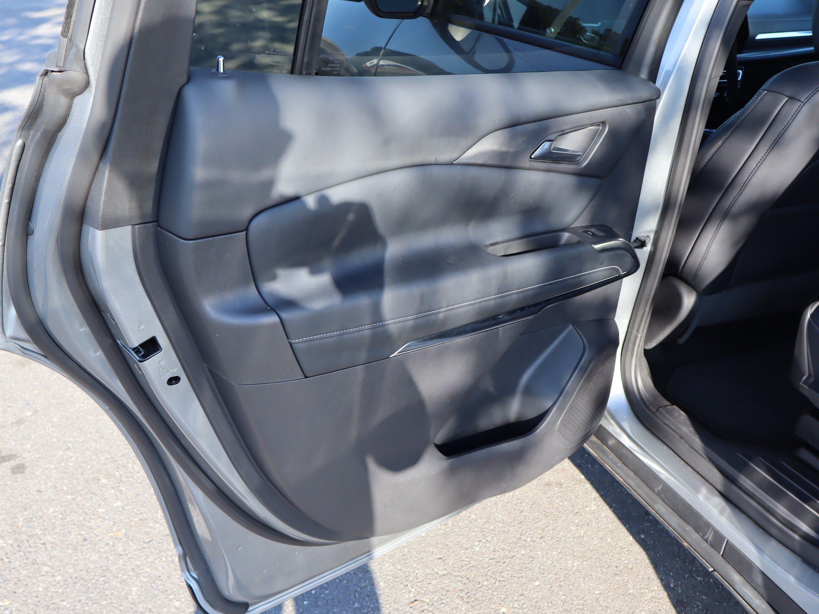 Used 2025 Chevrolet Traverse LT FWD image 30