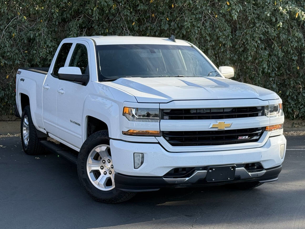 Used 2017 Chevrolet Silverado 1500 LT image 1