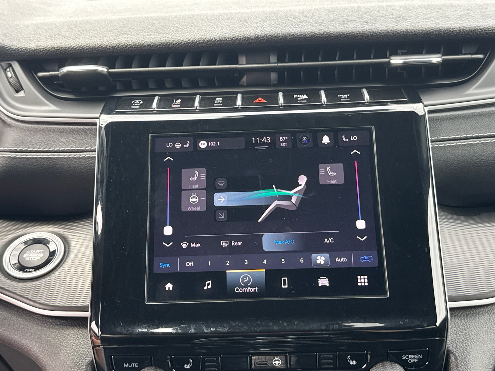 Used 2024 Jeep Grand Cherokee Altitude AWD/4WD image 12