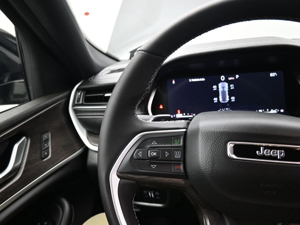 New 2025 Jeep Grand Cherokee Limited image 18