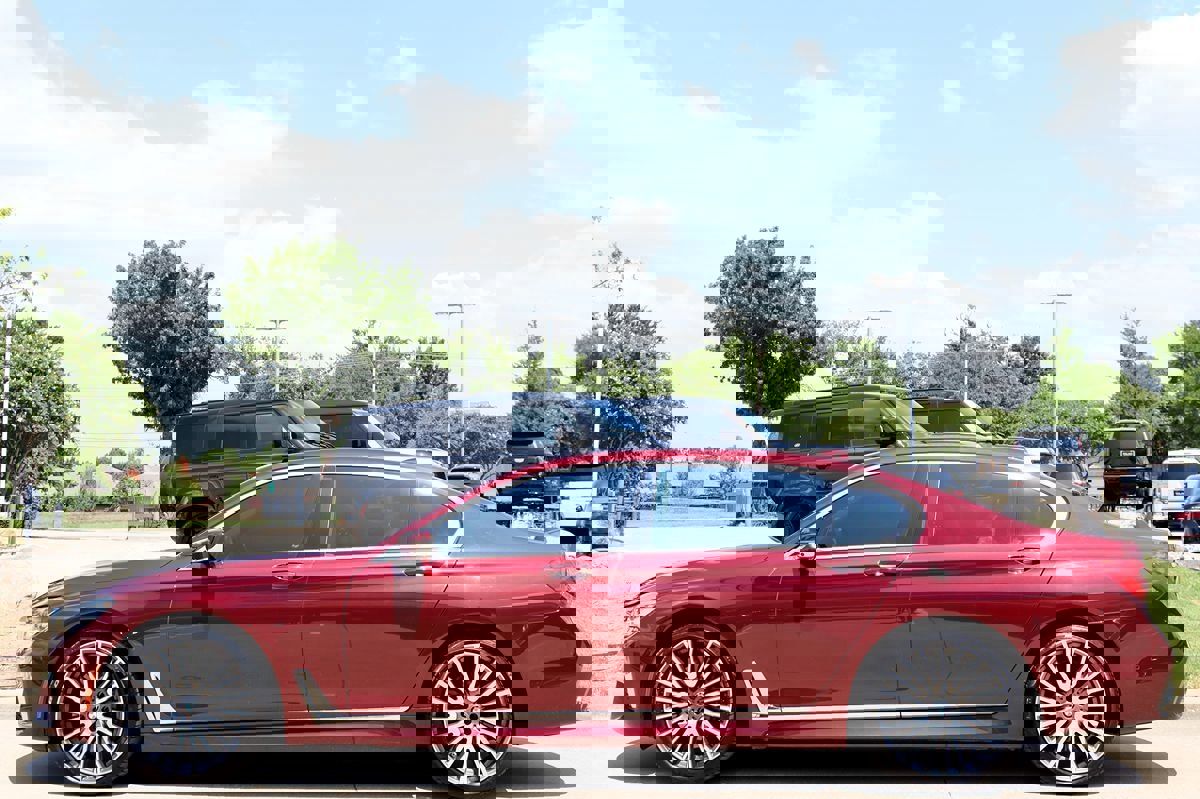 Used 2019 BMW 750i xDrive w/ Luxury Rear Seating Package image 9