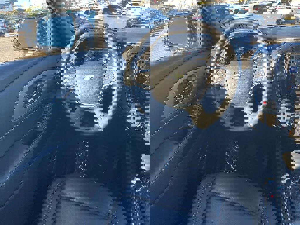 Used 2023 Chevrolet Traverse LT image 20