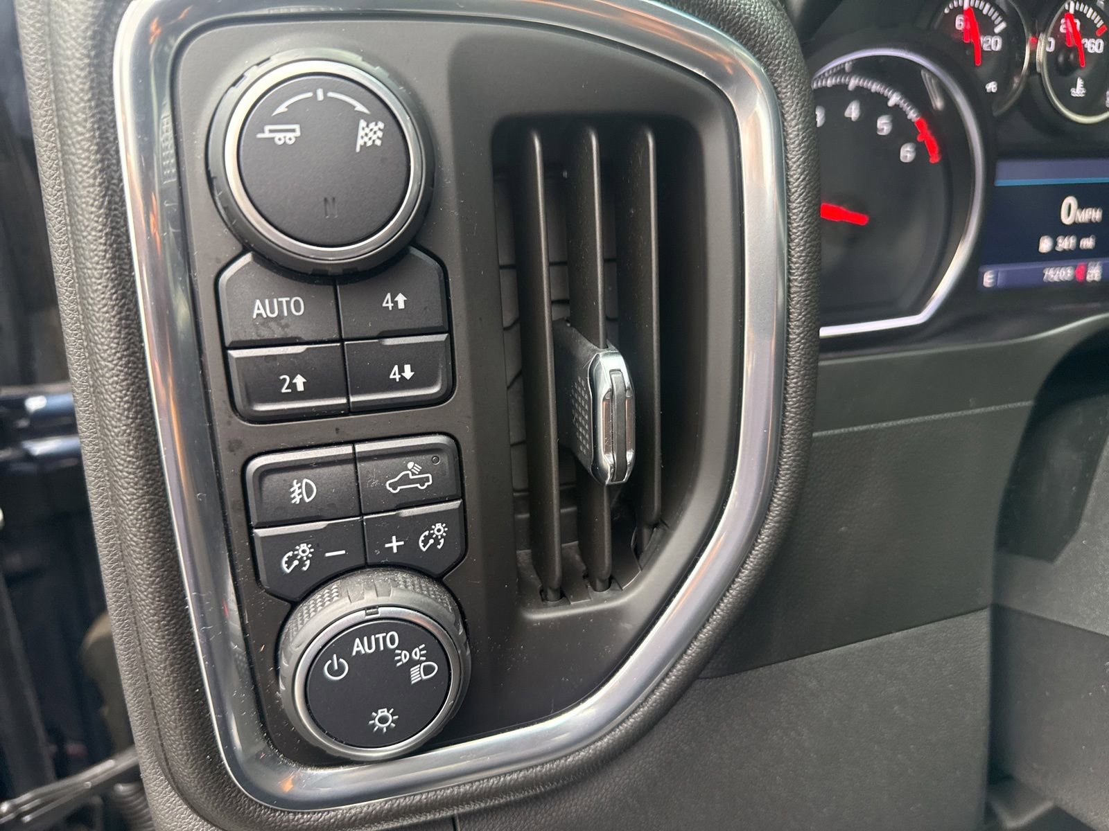 Used 2019 Chevrolet Silverado 1500 LT Trail Boss AWD/4WD image 27