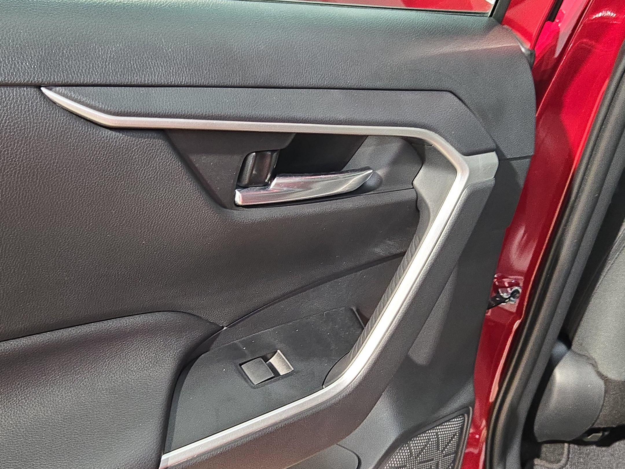 Used 2020 Toyota RAV4 XLE w/ Convenience Package FWD image 36