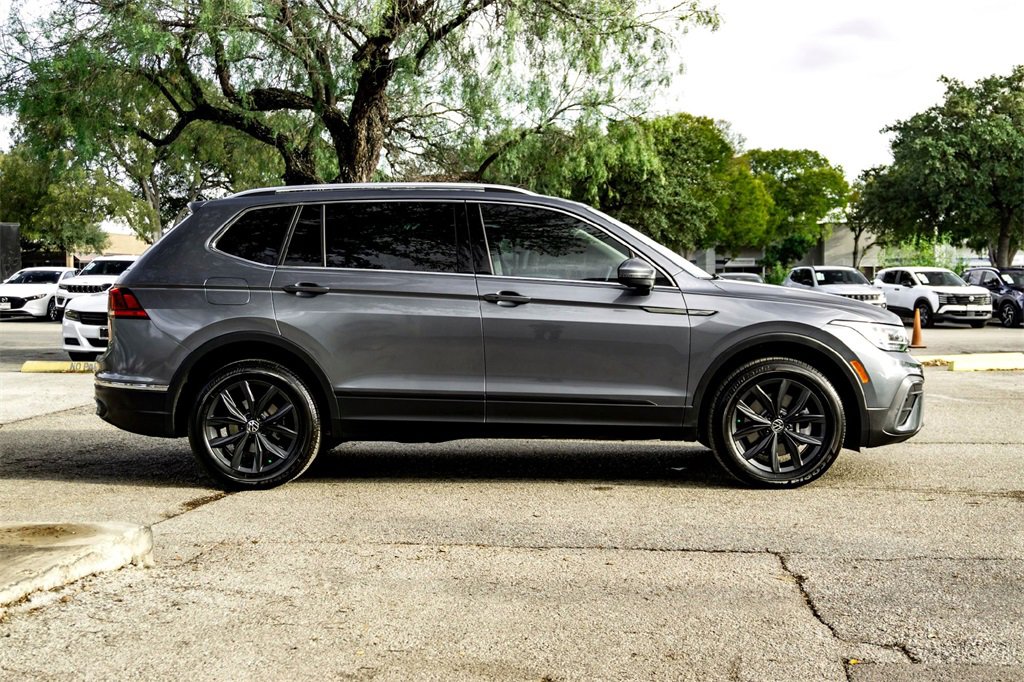 Used 2012 Jeep Grand Cherokee Laredo w/ Laredo E Group image 4