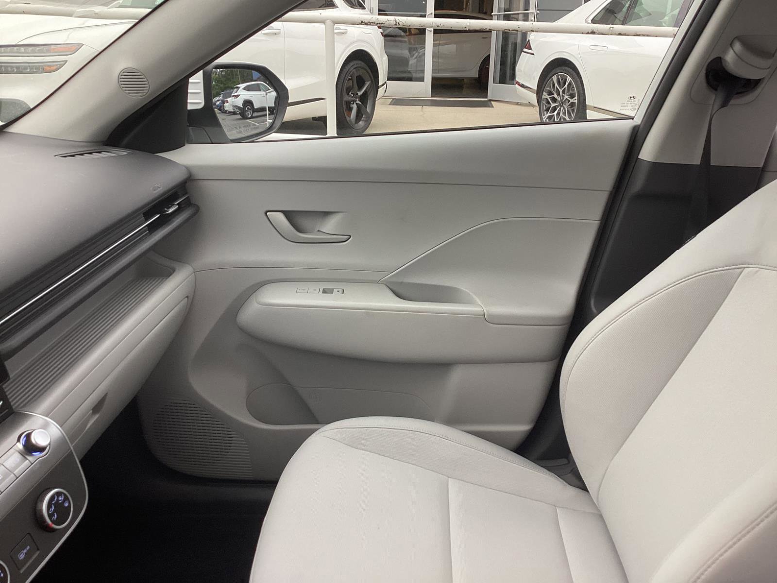 Used 2025 Hyundai Kona SE FWD image 25