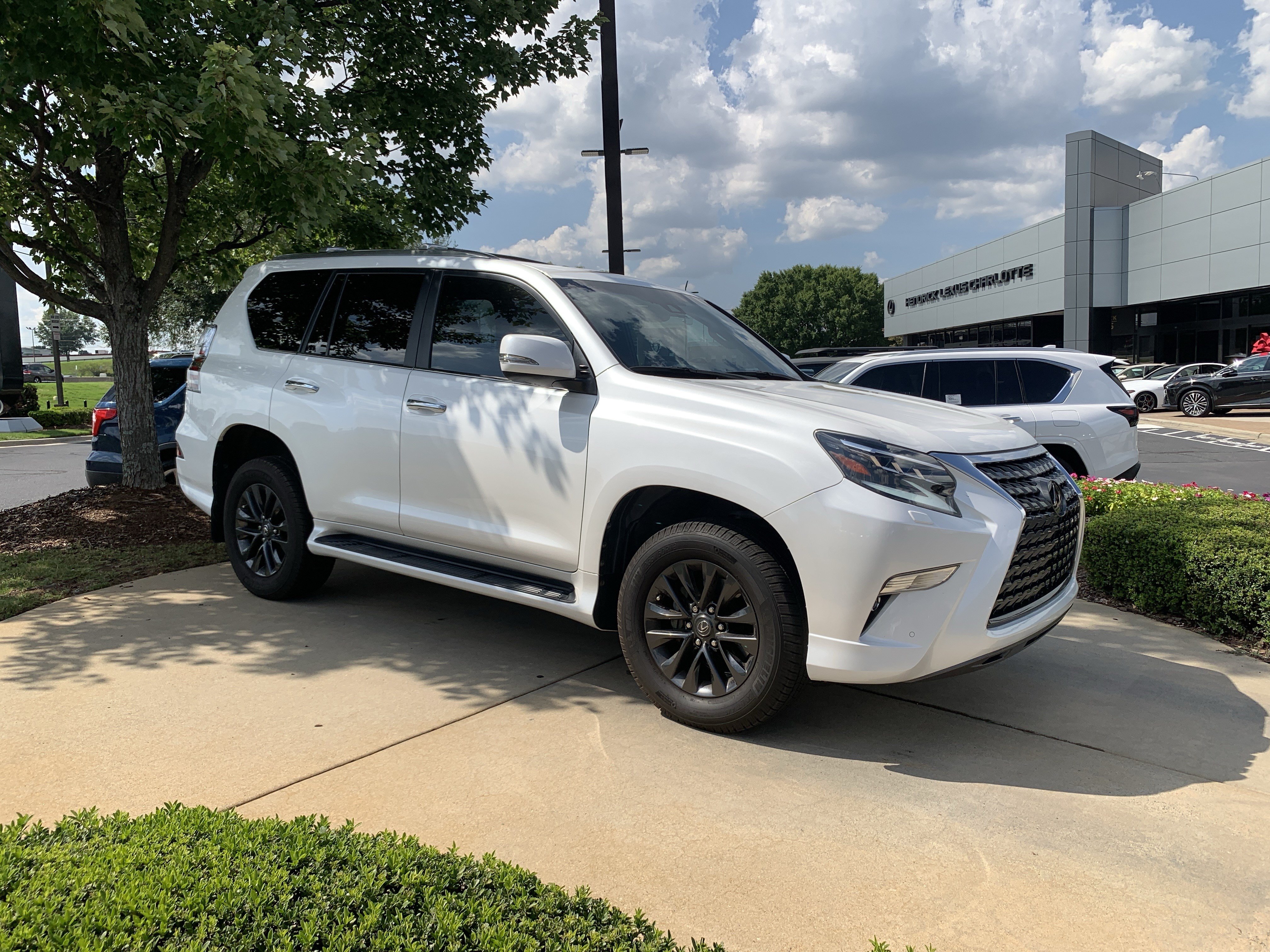 Used 2023 Lexus GX 460 Premium w/ Premium Package AWD/4WD image 2