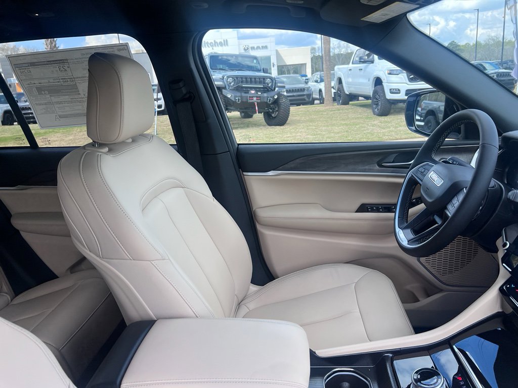 New 2026 Jeep Grand Cherokee Limited w/ Limited Altitude Package RWD image 11
