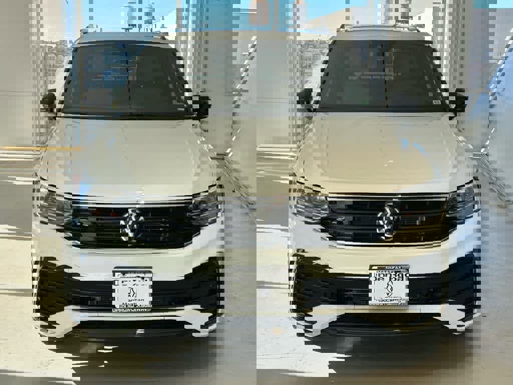 Certified 2023 Volkswagen Tiguan SE R-Line image 2