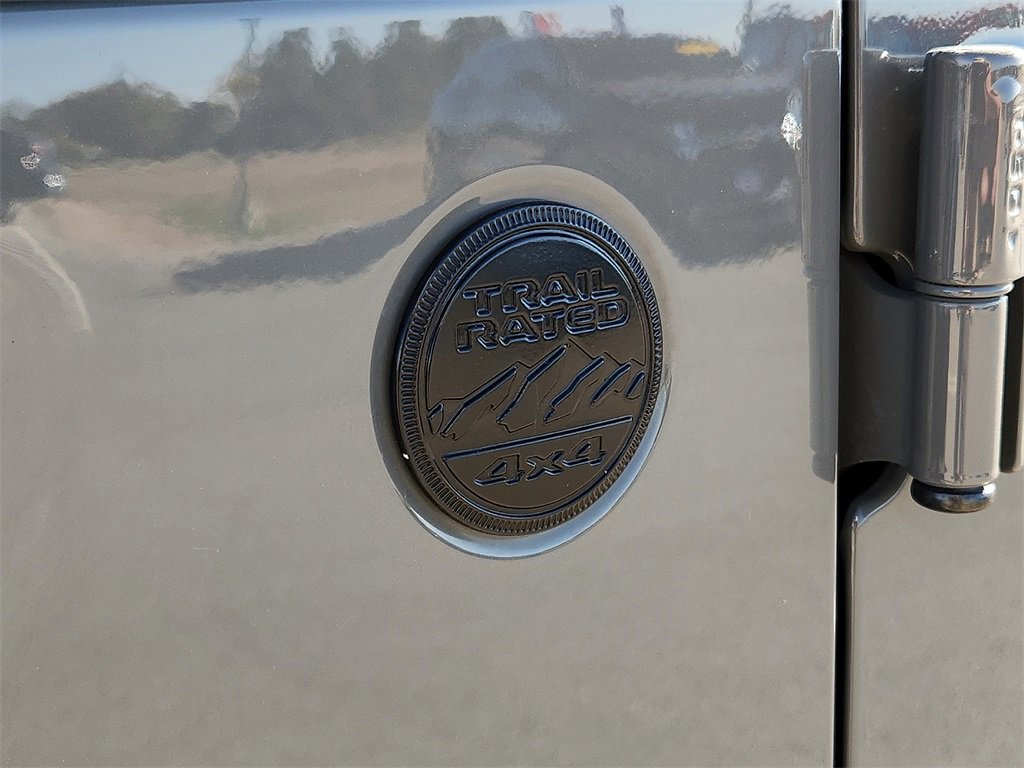 Used 2021 Jeep Gladiator Willys image 9