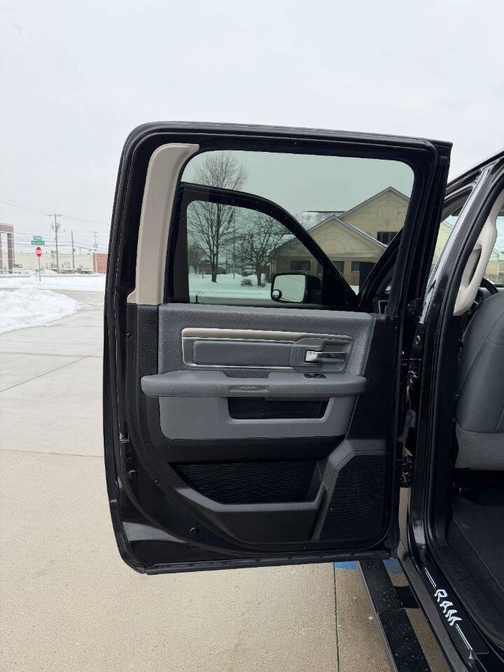 Used 2018 RAM 2500 SLT image 30