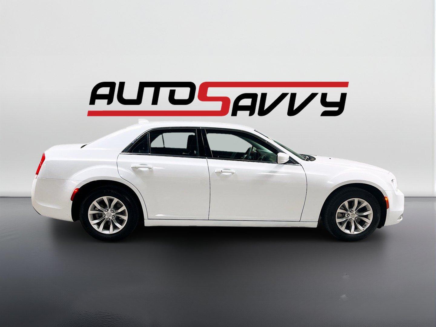 Used 2023 Chrysler 300 Touring RWD image 8