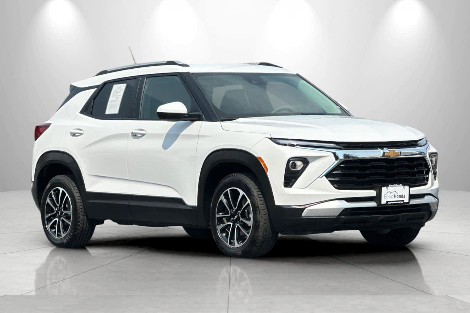 Used 2025 Chevrolet TrailBlazer LT AWD/4WD image 9