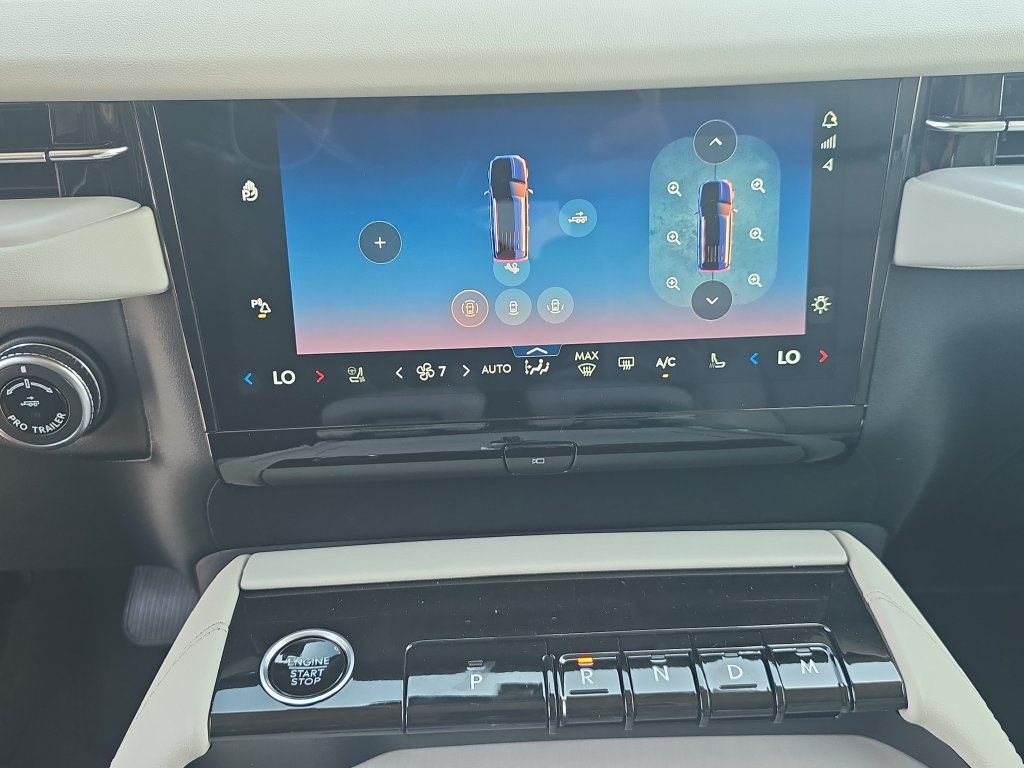 New 2026 Lincoln Navigator Premiere AWD/4WD image 21