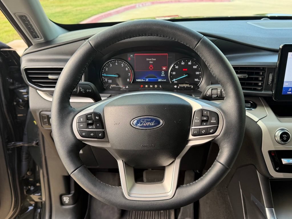 Used 2024 Ford Explorer XLT w/ Equipment Group 202A AWD/4WD image 29