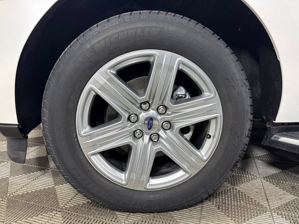 Used 2019 Ford Expedition XLT w/ Equipment Group 202A AWD/4WD image 13