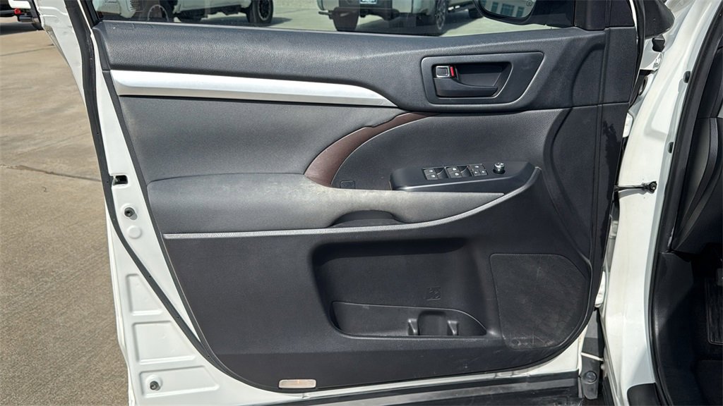 Used 2019 Toyota Highlander Plus image 13