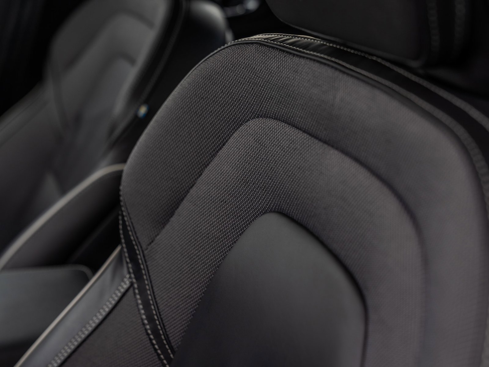 Used 2024 Volvo S60 B5 Plus w/ Climate Package image 18