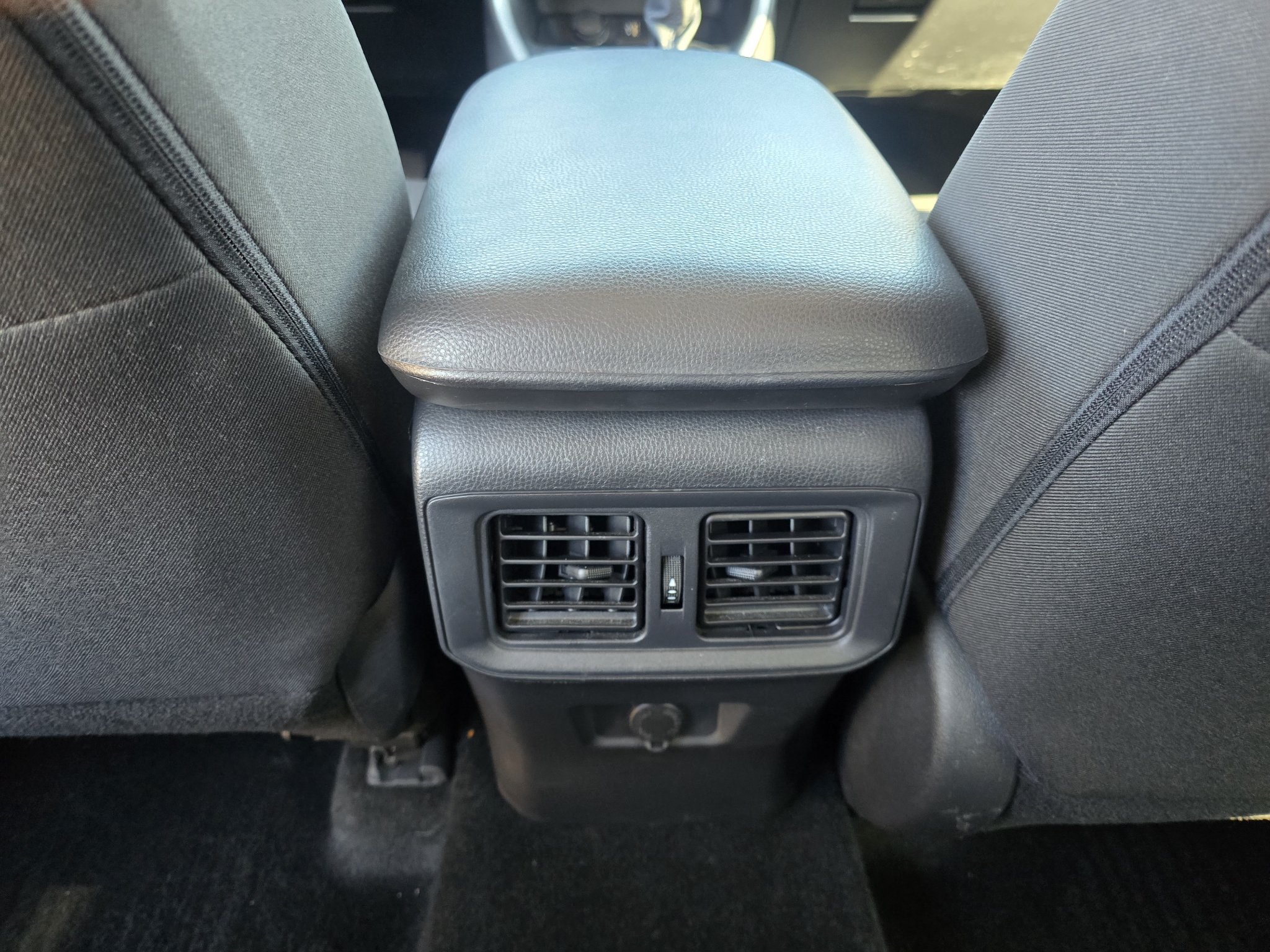 Used 2024 Toyota RAV4 LE AWD/4WD image 29