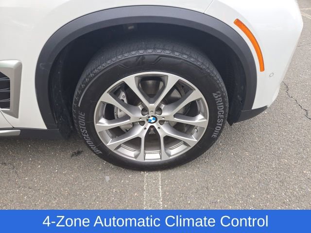 Used 2024 BMW X5 xDrive40i w/ Premium Package AWD/4WD image 12