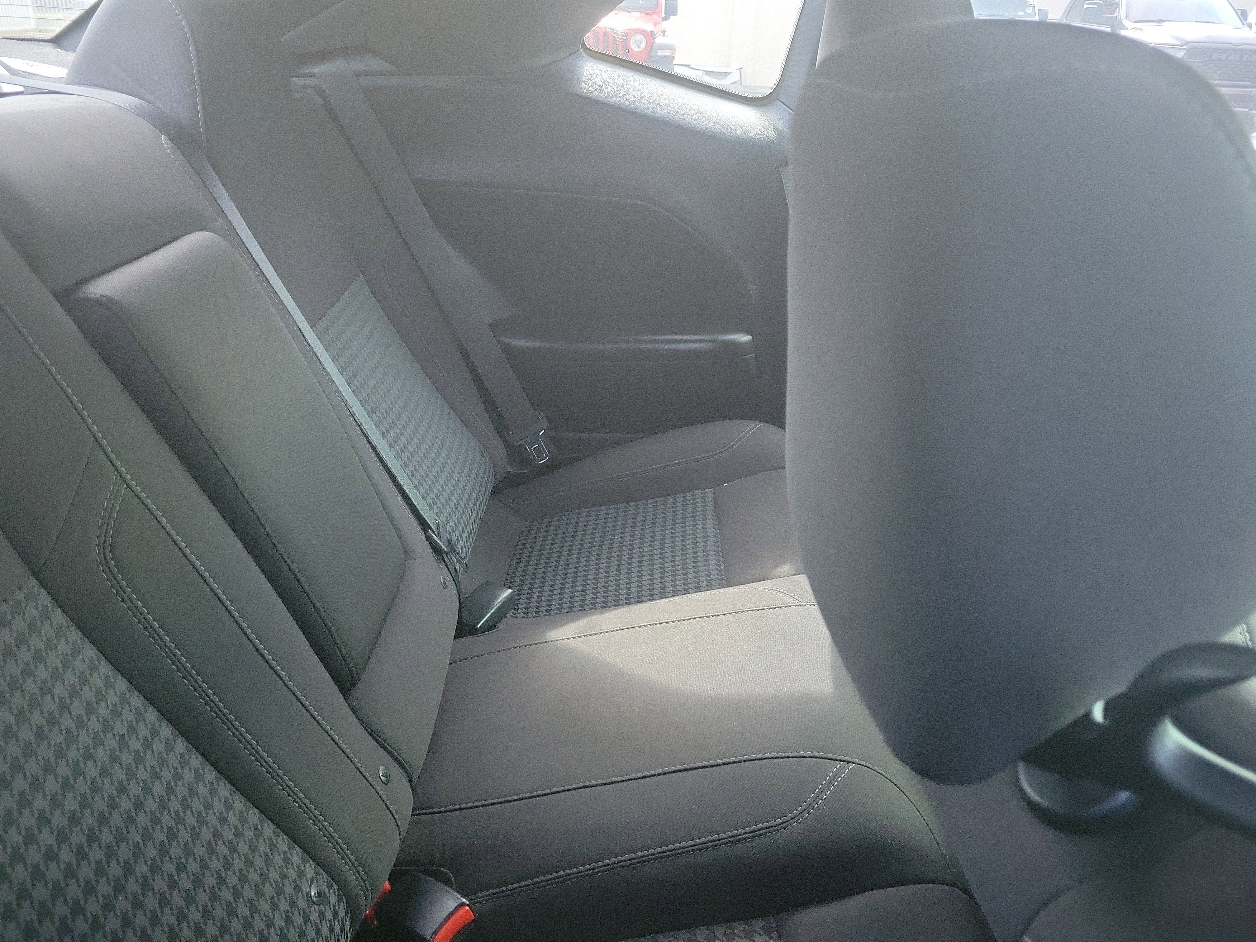 Used 2018 Dodge Challenger SXT RWD image 9