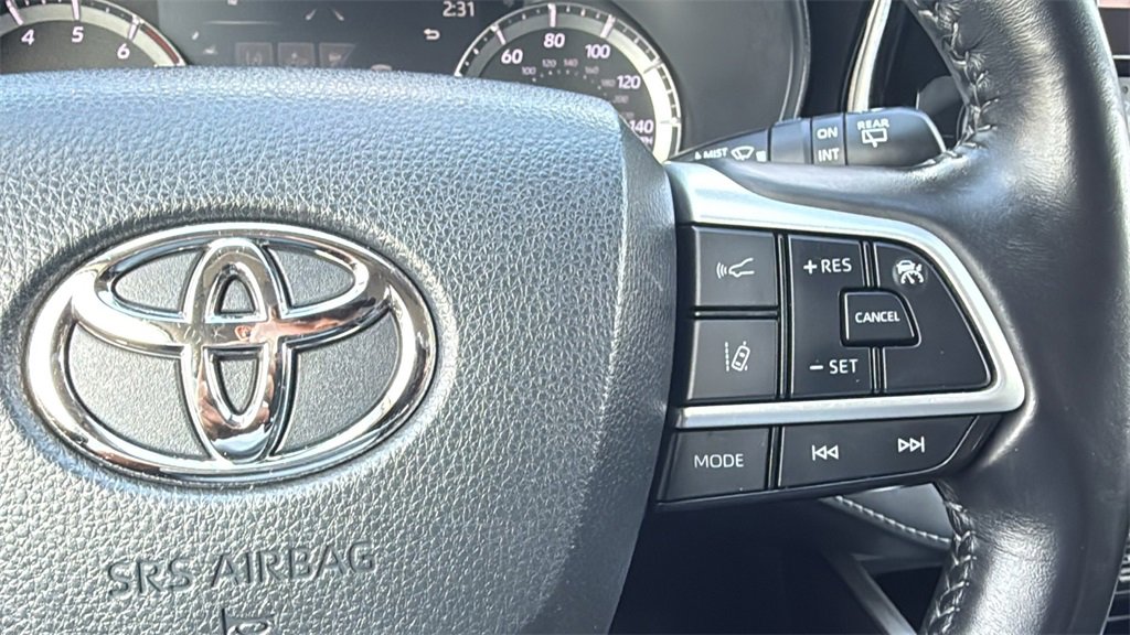 Used 2023 Toyota Highlander LE image 23